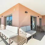 Your Algarve Base -bright 2br With Pool & Terrace Portimão