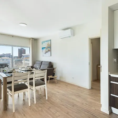 Your Algarve Base -bright 2br With Pool & Terrace Portimão