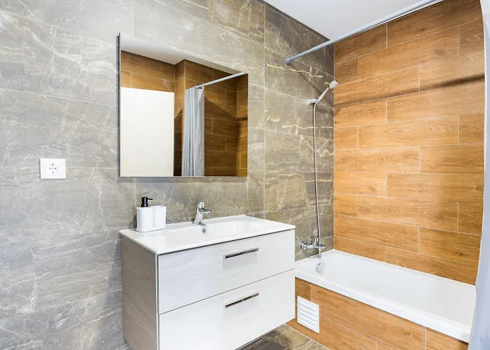 Your Algarve Base -bright 2br With Pool & Terrace Portimão