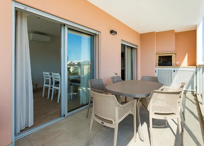 Your Algarve Base -bright 2br With Pool & Terrace * Portimão