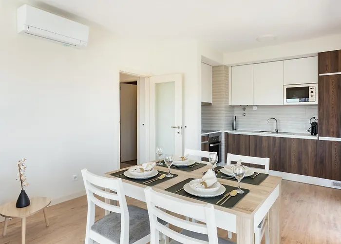 Your Algarve Base -bright 2br With Pool & Terrace Lägenhet