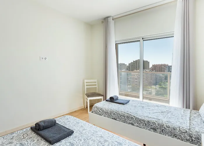 Your Algarve Base -bright 2br With Pool & Terrace * Portimão