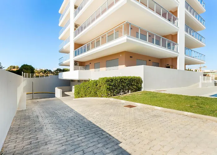 Your Algarve Base -bright 2br With Pool & Terrace Lägenhet