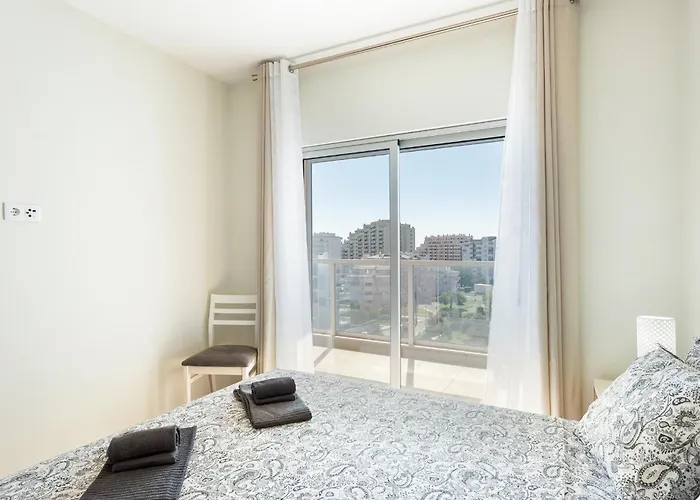 Your Algarve Base -bright 2br With Pool & Terrace Lägenhet