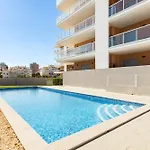 Your Algarve Base -bright 2br With Pool & Terrace Apartamento Portimão