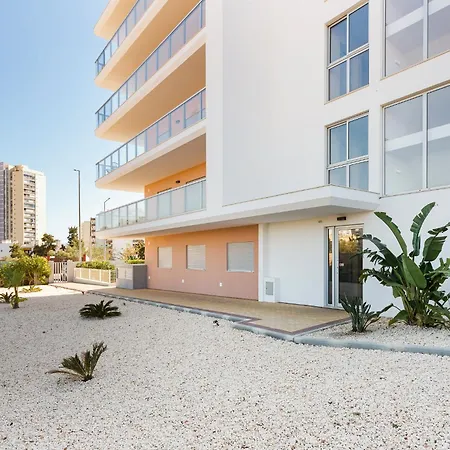 Apartamento Your Algarve Base -bright 2br With Pool & Terrace Portimão