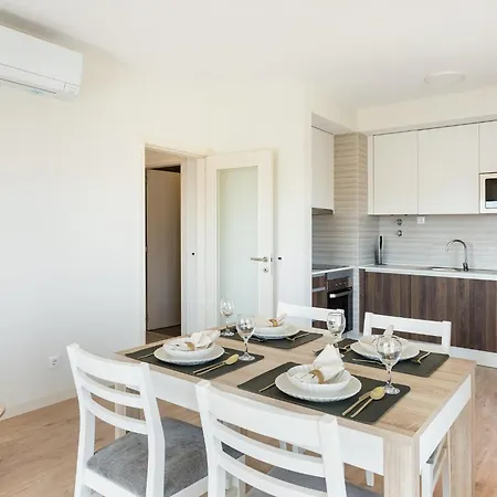 Your Algarve Base -bright 2br With Pool & Terrace Апартаменты