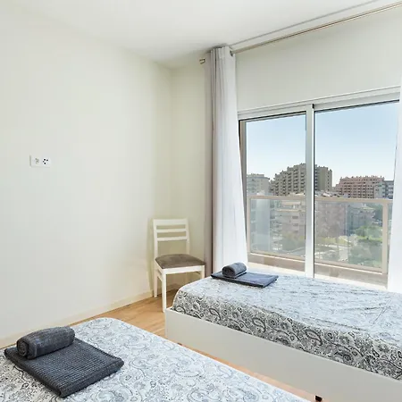 Your Algarve Base -bright 2br With Pool & Terrace * Портиман