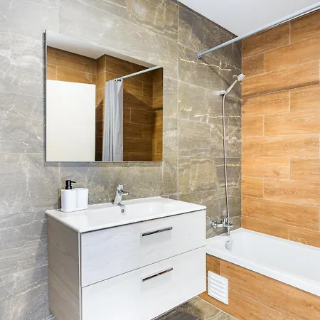 Your Algarve Base -bright 2br With Pool & Terrace Portimão