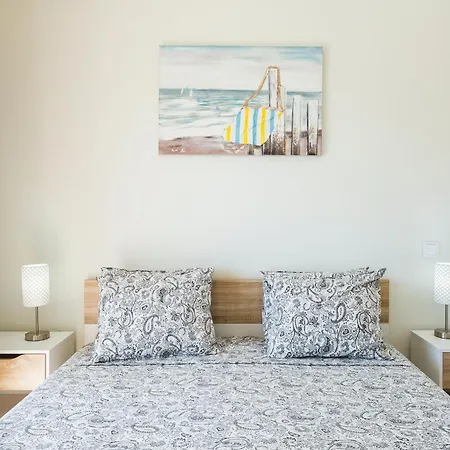 Your Algarve Base -bright 2br With Pool & Terrace Apartamento