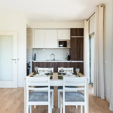Appartement Your Algarve Base -bright 2br With Pool & Terrace Portimão