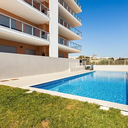 Your Algarve Base -bright 2br With Pool & Terrace Appartement